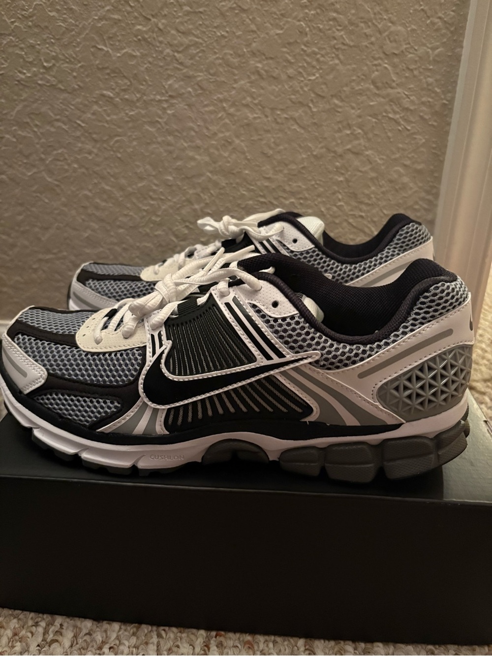 Nike Vomero 5 blk/white ‼️STEAL‼️Size 9.5M,10M,10.5M